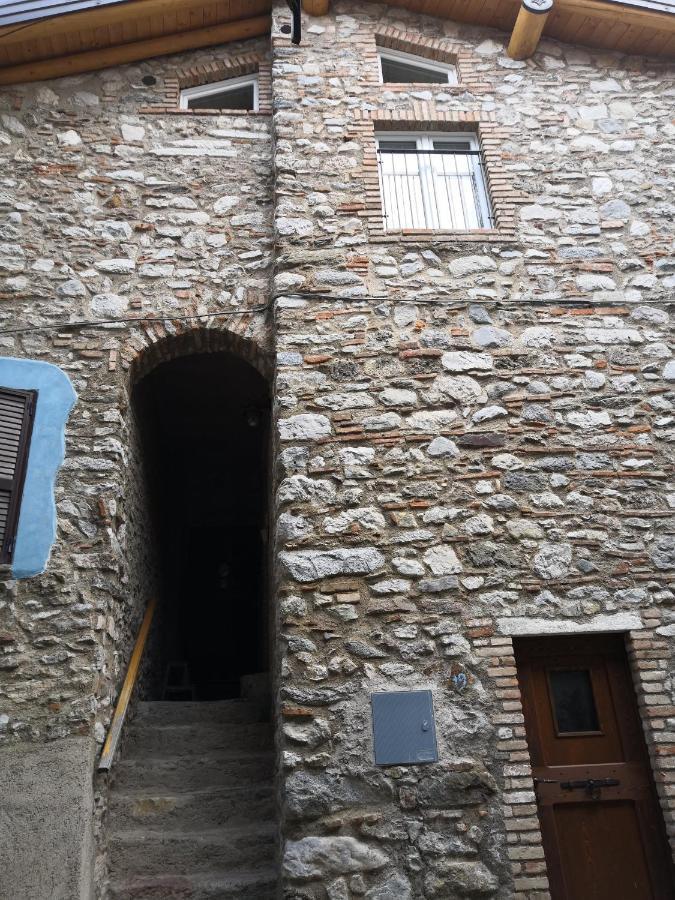 Casa Nel Borgo - Il Picchio Apartment Tremosine ภายนอก รูปภาพ